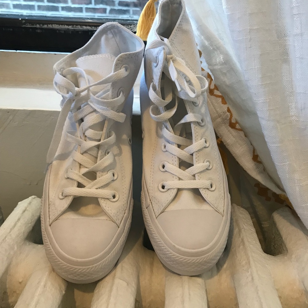 NIB Converse Chuck Taylor All Star Hi Sneaker W7.5
